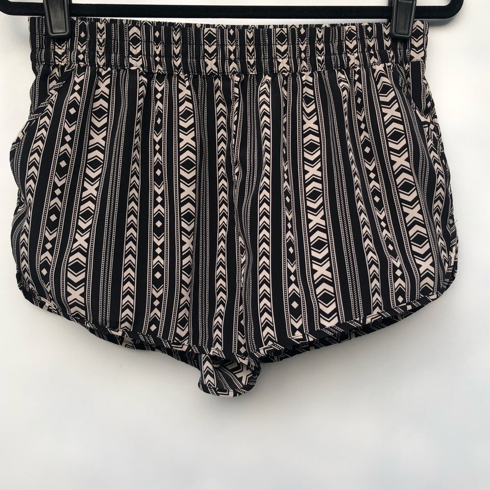 Forever 21 Shorts Size L